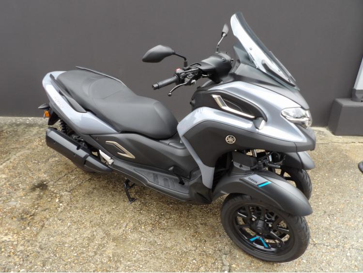 YAMAHA TRICITY 300