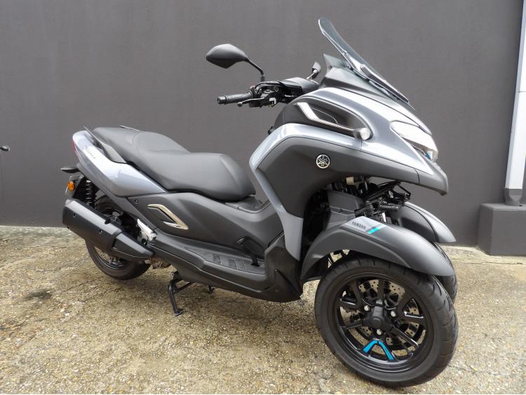 YAMAHA TRICITY 300