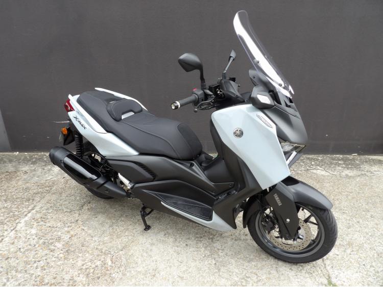 YAMAHA XMAX 300 TECH MAX +