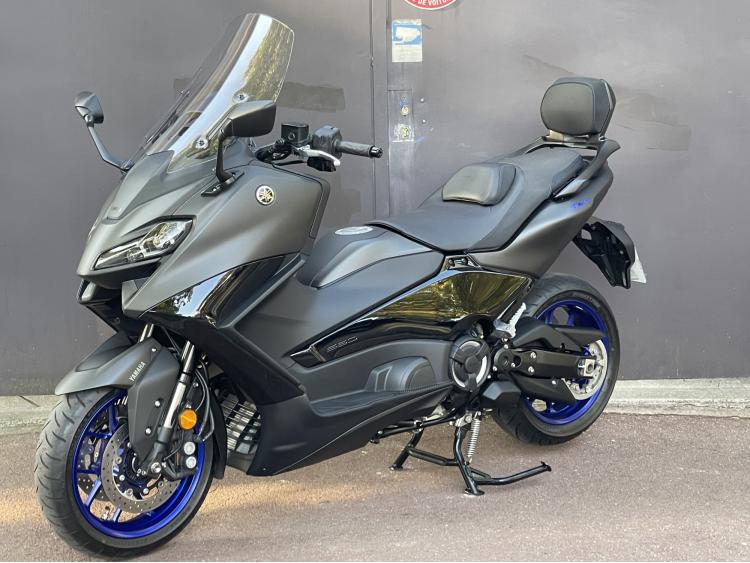YAMAHA TMAX 560 STANDARD 2024 - ETAT NEUF - GARANTIE CONSTRUCTEUR