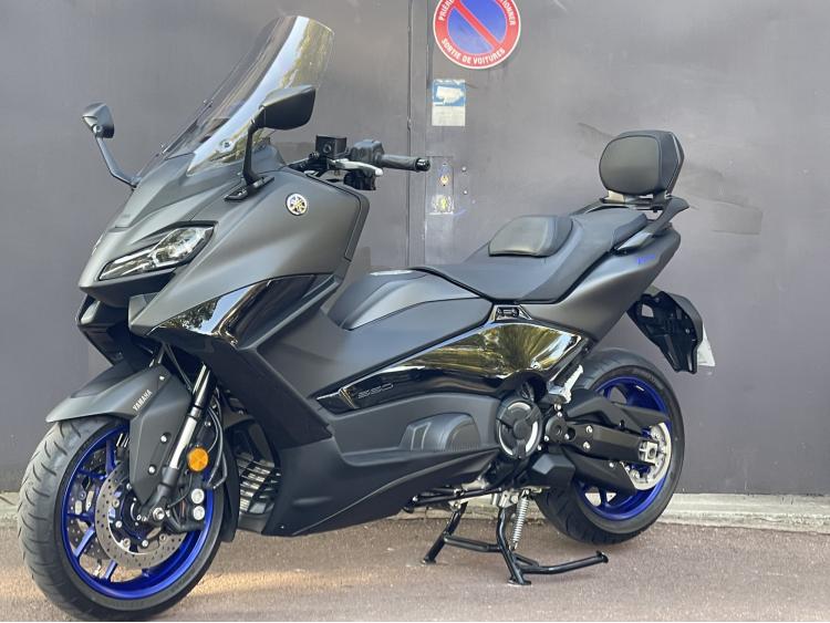 YAMAHA TMAX 560 STANDARD 2024 - ETAT NEUF - GARANTIE CONSTRUCTEUR