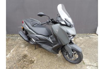 YAMAHA XMAX 125