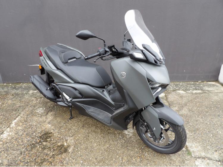 YAMAHA XMAX 125