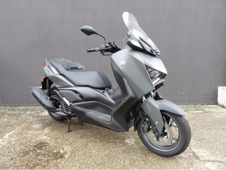 YAMAHA XMAX 125