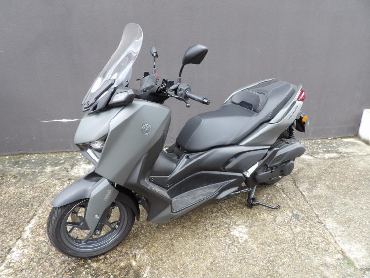 YAMAHA XMAX 125