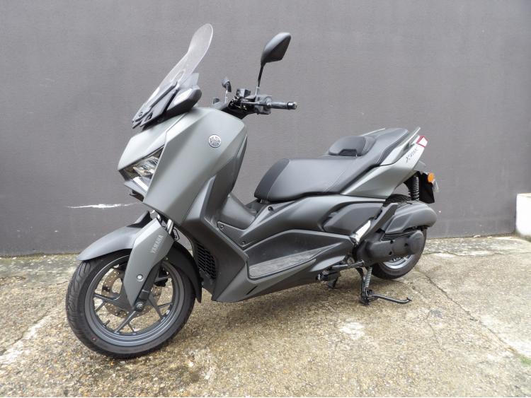 YAMAHA XMAX 125