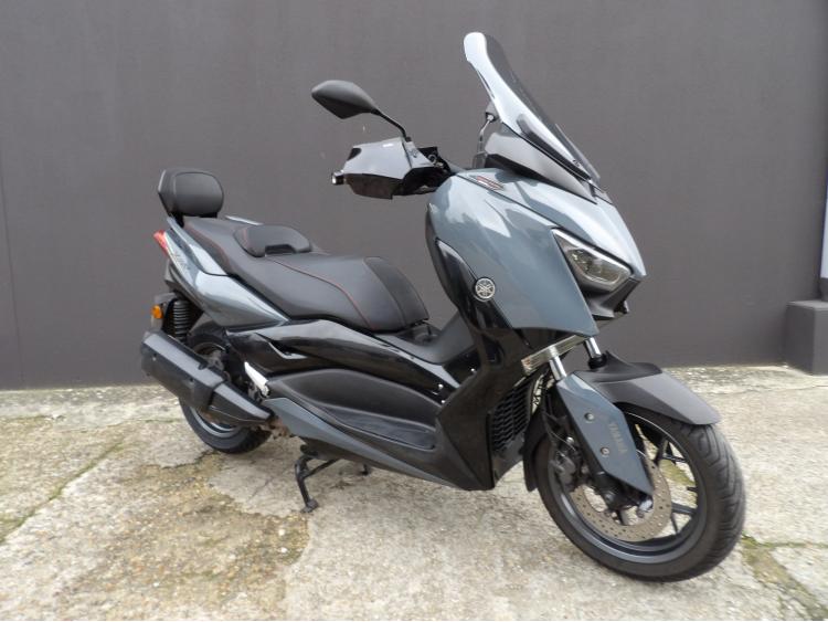YAMAHA XMAX 300 Tech Max