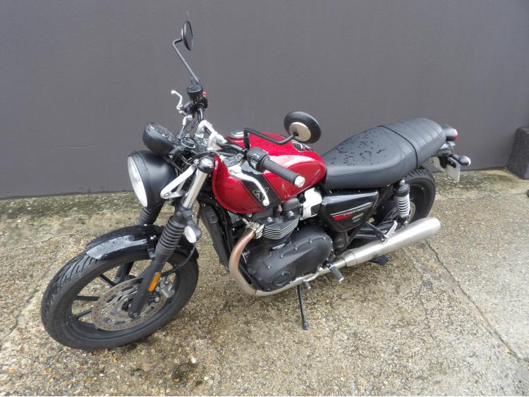 TRIUMPH SPEED TWIN 900